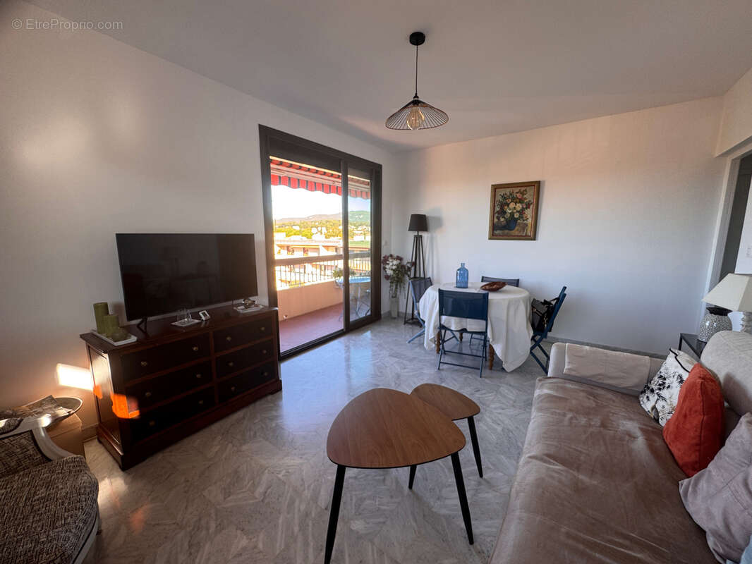 Appartement à SIX-FOURS-LES-PLAGES