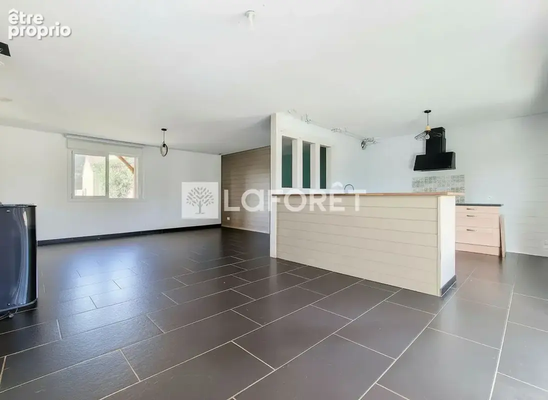 Chemillé , Plain pied 2010,  5 chambres - photo 3