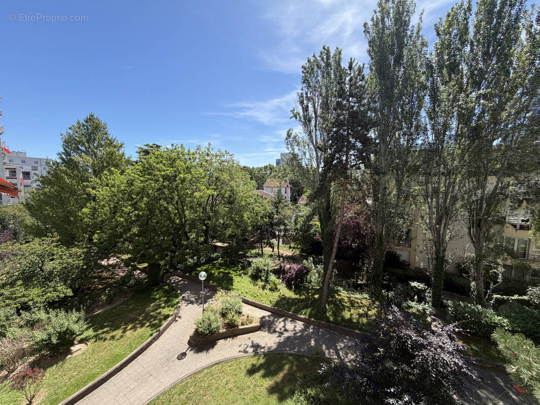 Appartement à COURBEVOIE