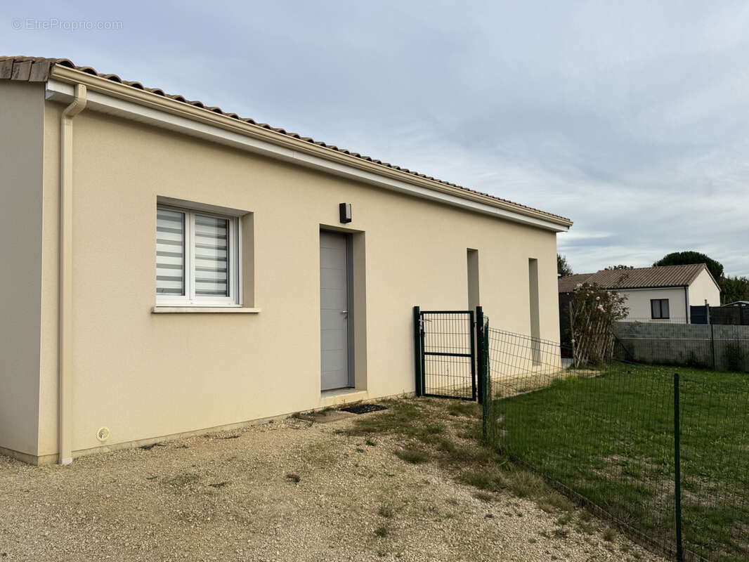 Maison à ROCHES-PREMARIE-ANDILLE