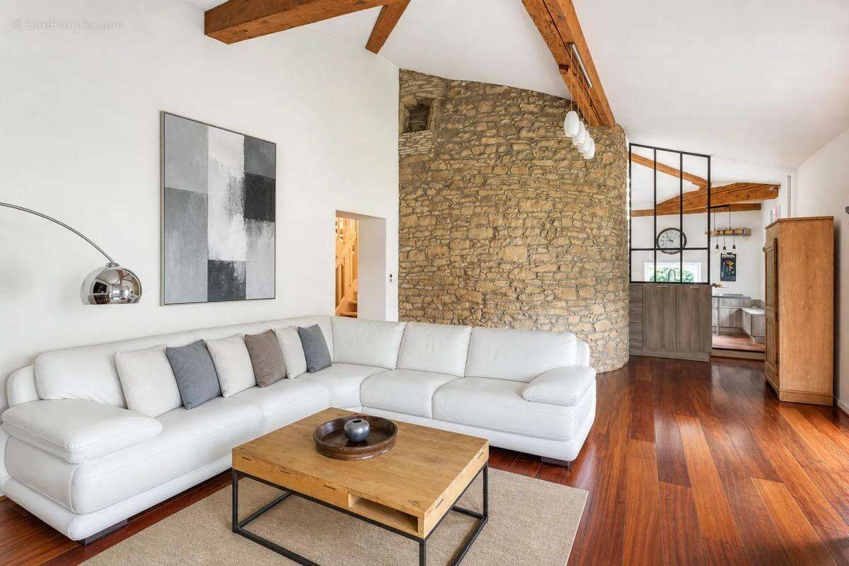 Appartement à COLLONGES-AU-MONT-D'OR