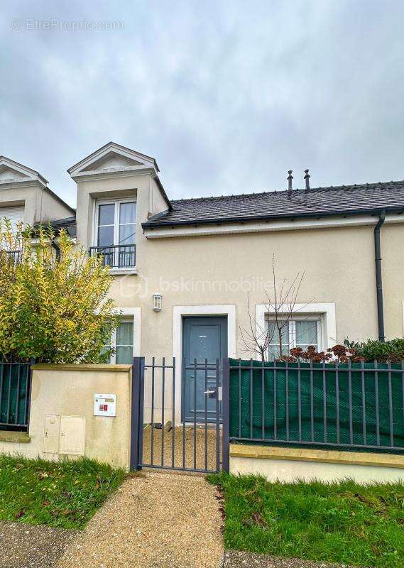 Maison à SAVIGNY-LE-TEMPLE