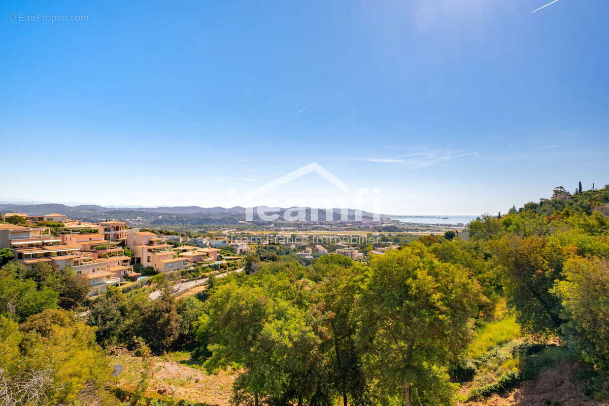 Appartement à MANDELIEU-LA-NAPOULE