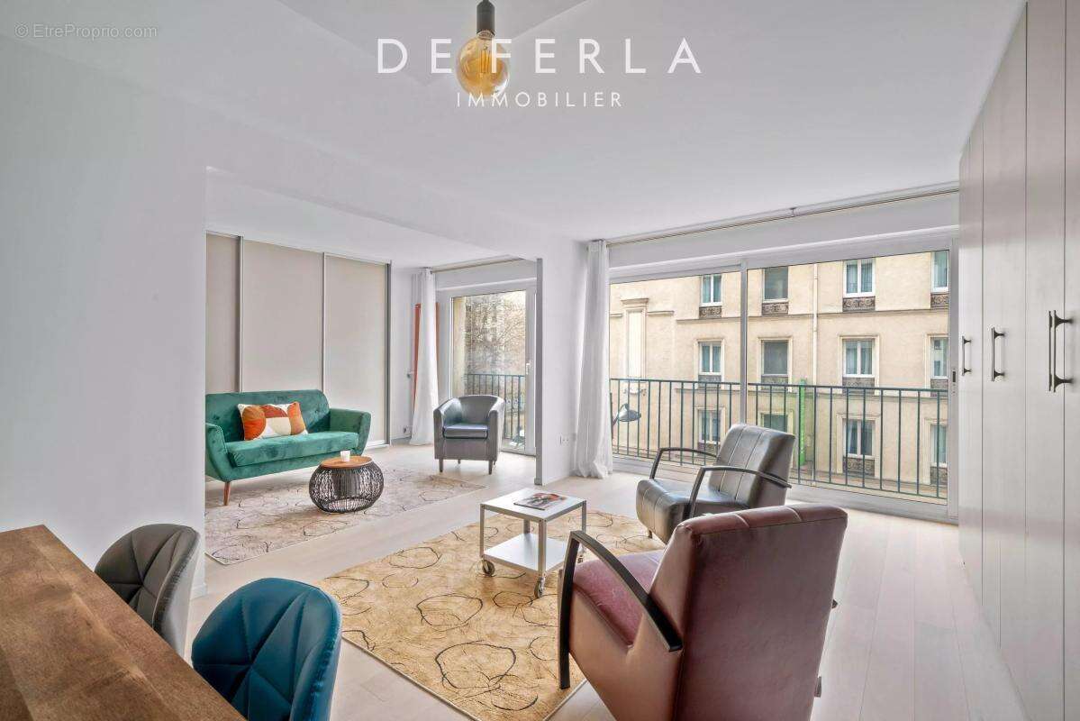 Appartement à PARIS-14E