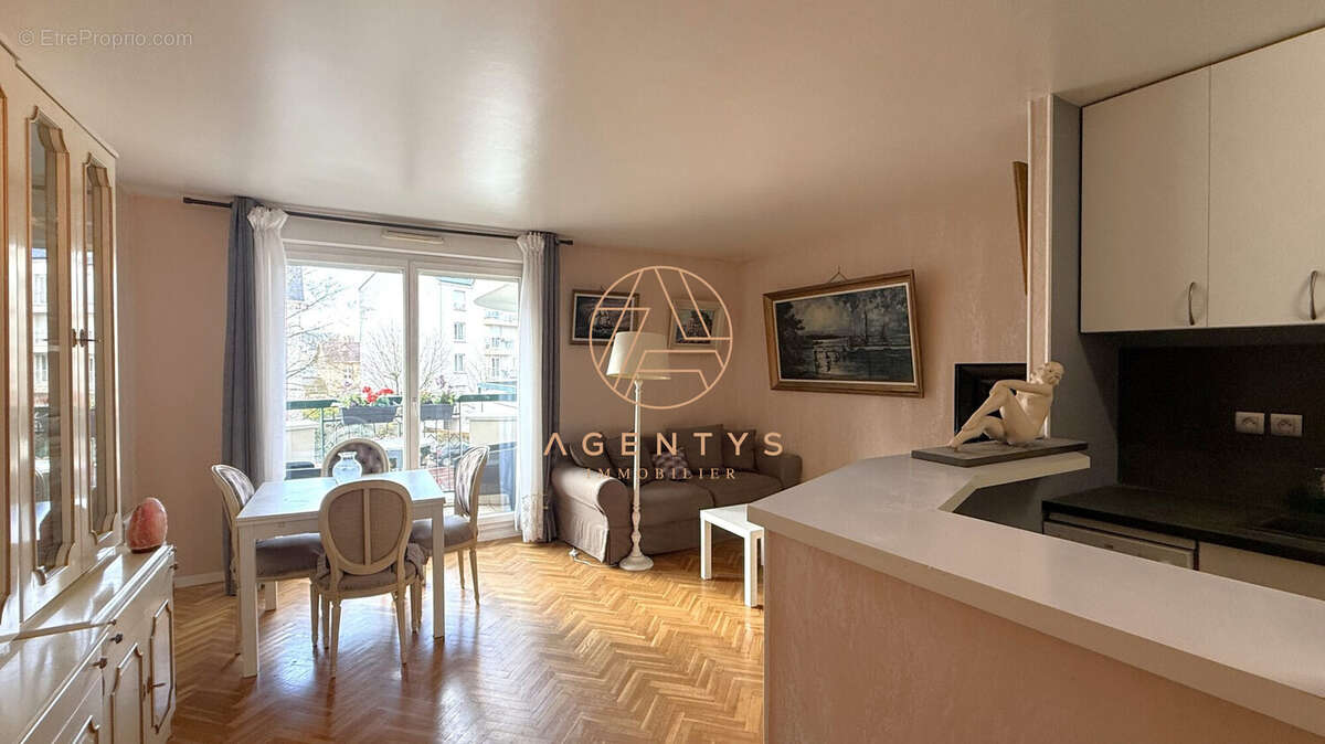 Appartement à LE PLESSIS-TREVISE