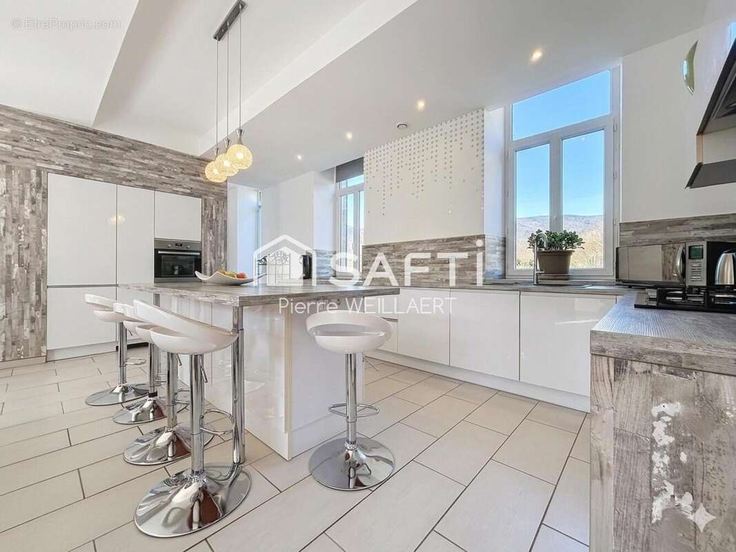 Maison 240 m² à Gluiras  - photo 3
