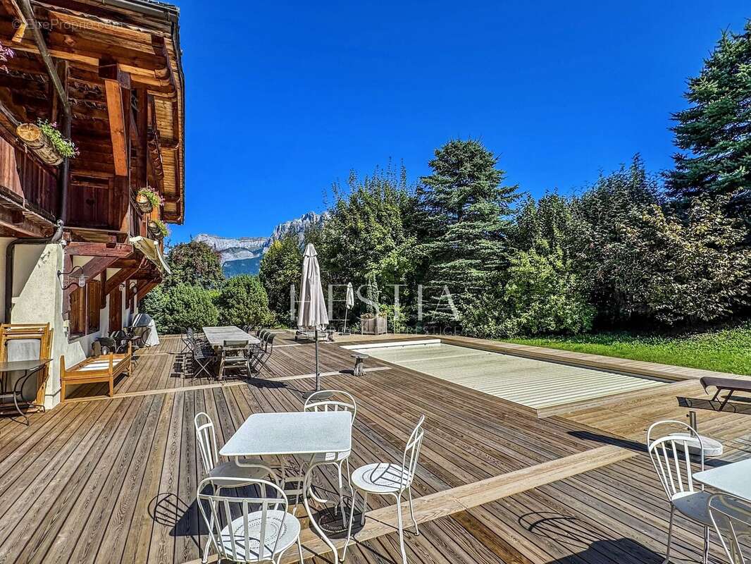 Commerce à COMBLOUX