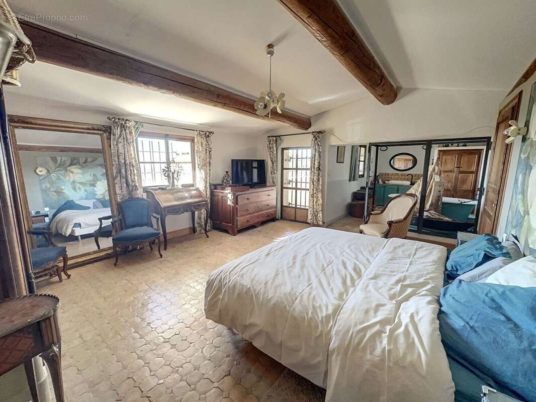 Appartement à MOURIES