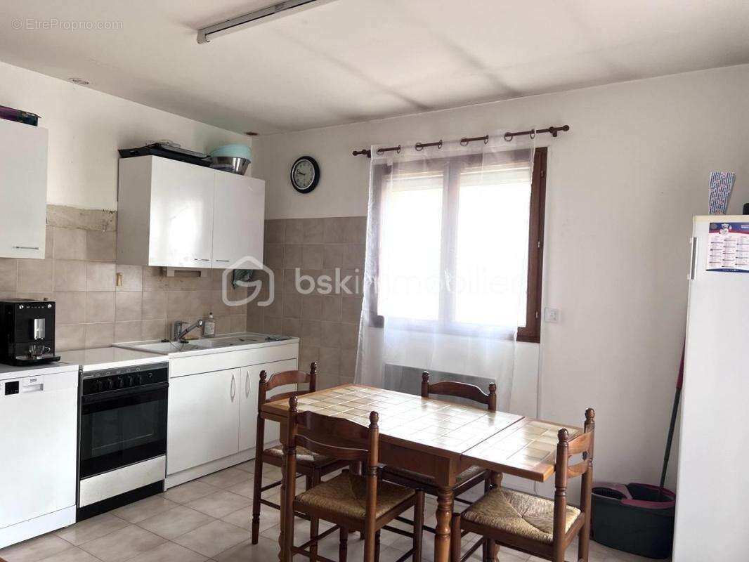 Maison F3 à rafraichir de plain pied de 94,46  m2, 2 chambres sur 191 m2 de terrain - photo 5
