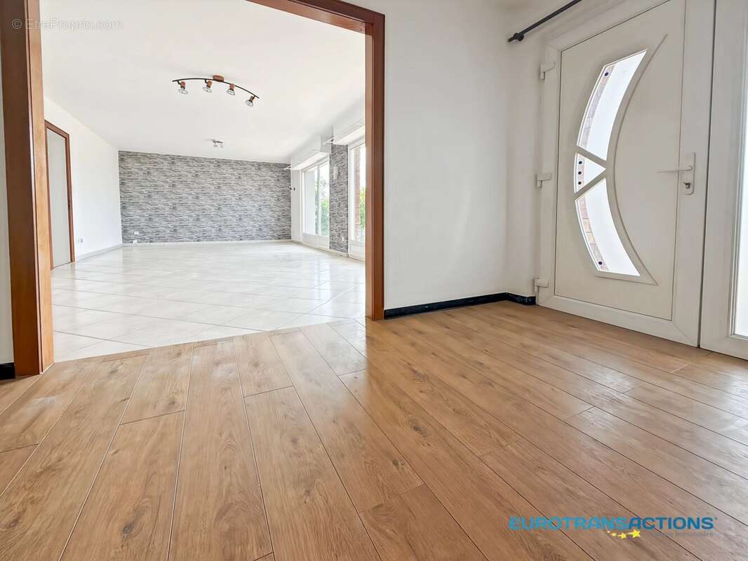 Villa de Plain-pied de 176m² sur 9,80 ares - photo 10