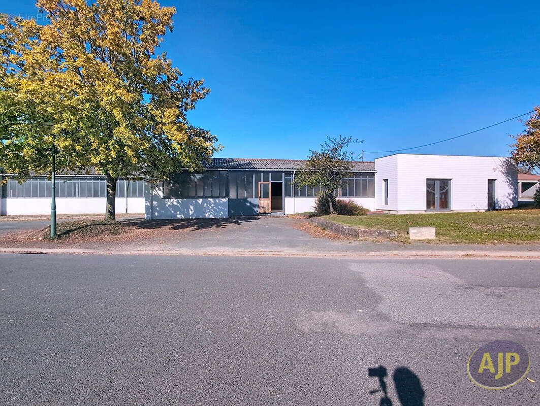 Commerce à MONTAIGU