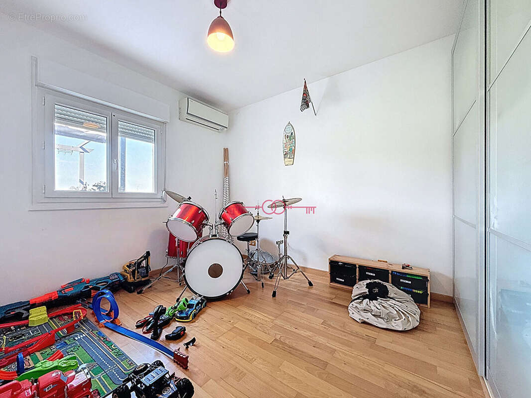 Maison à LIVRY-LOUVERCY