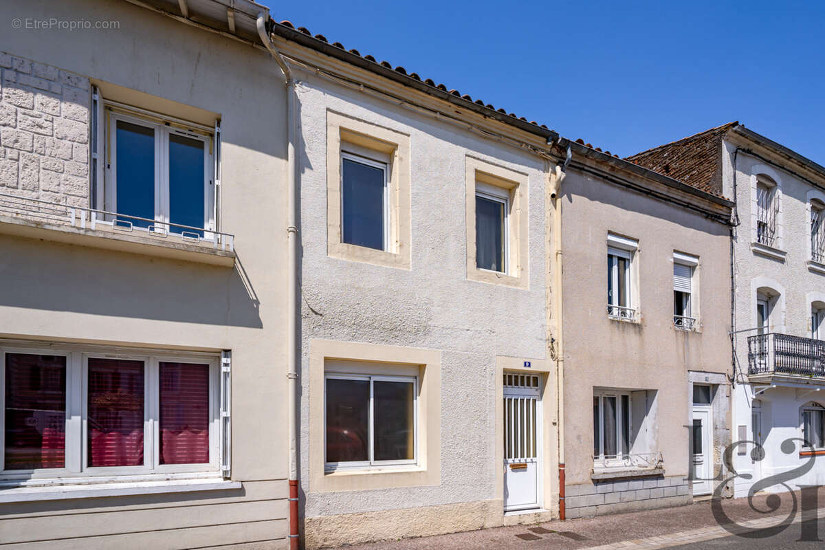 Maison à SAINTE-LIVRADE-SUR-LOT