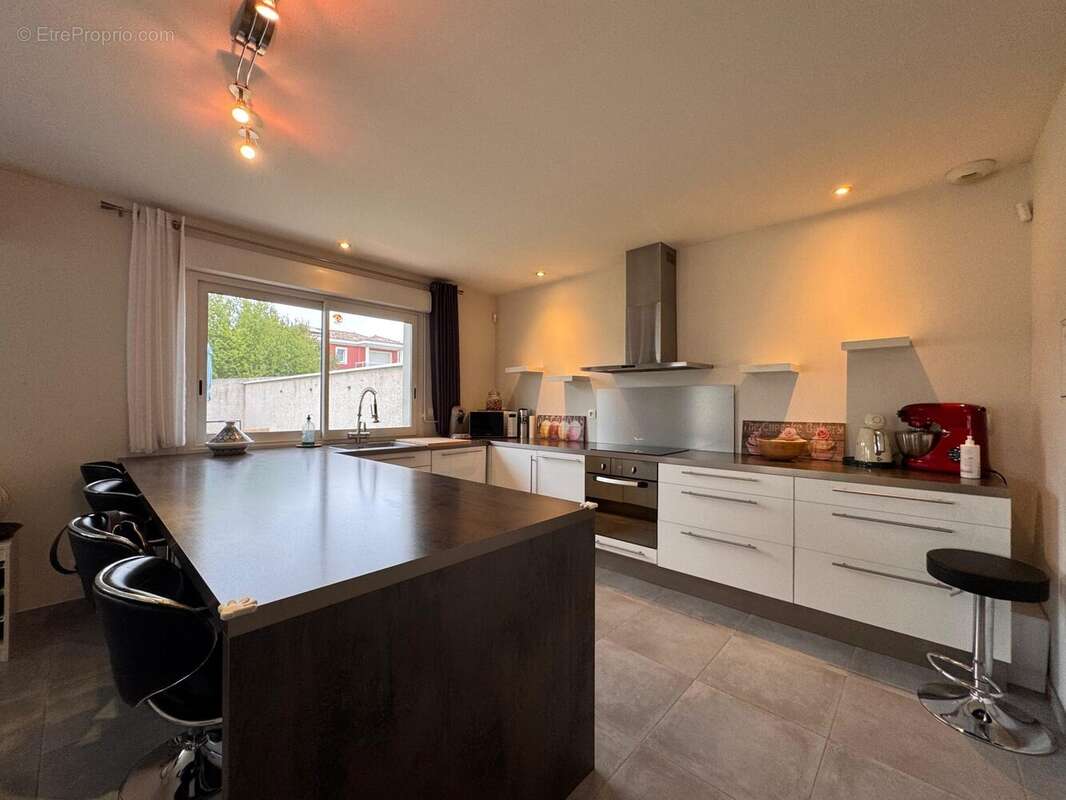 Maison 92 m² à Romans-Sur-Isere  - photo 8