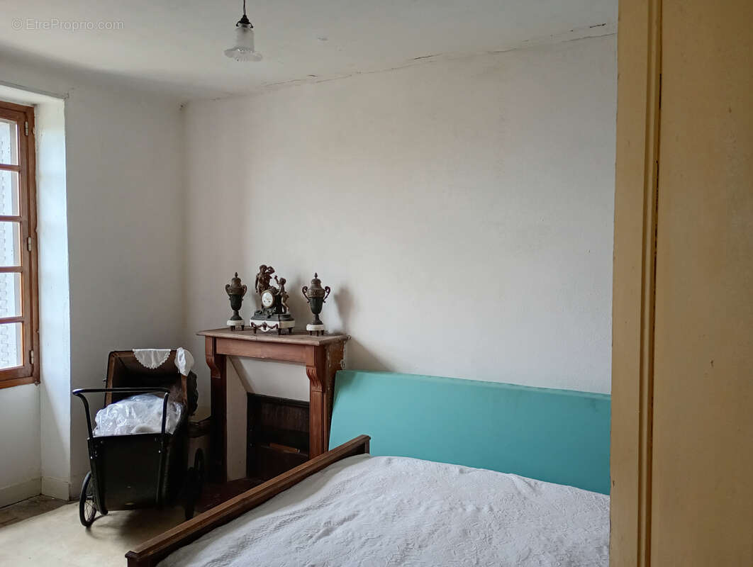 Maison indépendante en pierre de 70m2 sur un terrain de 2092 m2. - photo 7