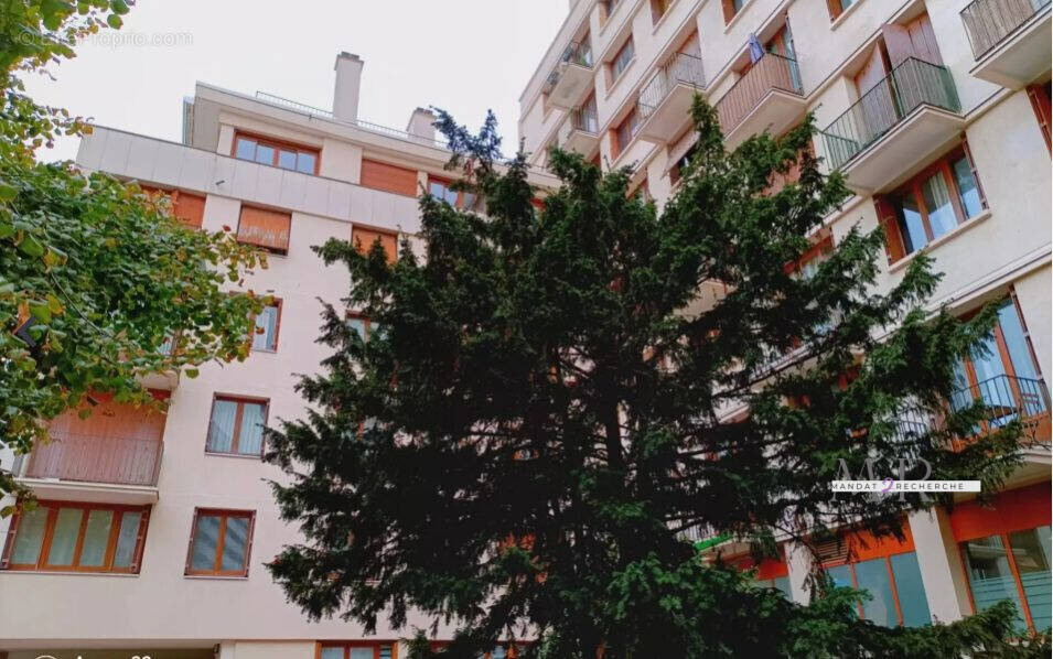 Appartement à CHARENTON-LE-PONT