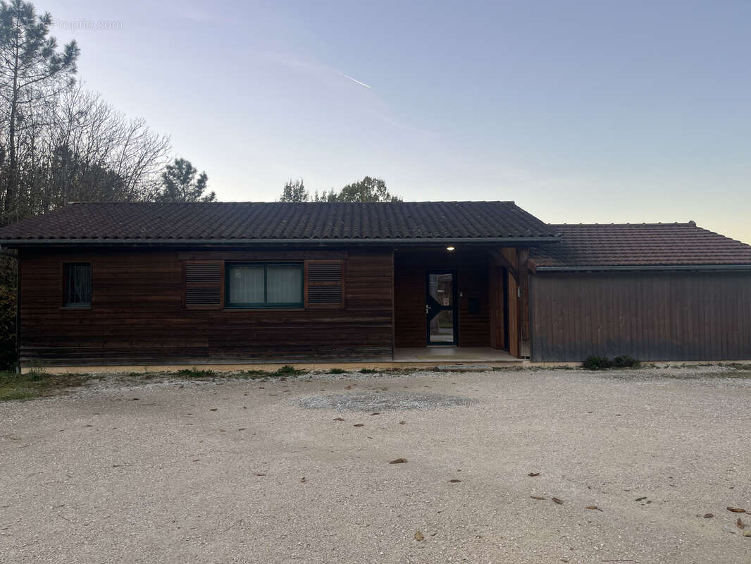 Commerce à SARLAT-LA-CANEDA