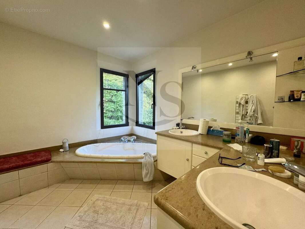 Maison à LE THOLONET