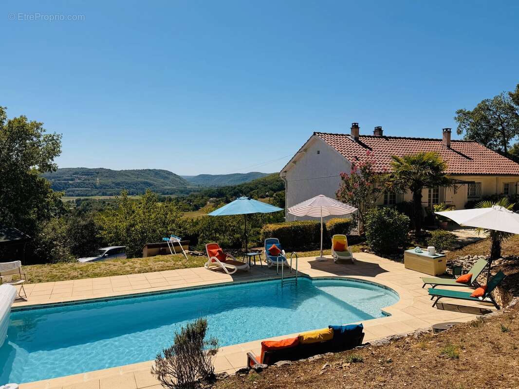 Maison de 4 chambres avec piscine chauffée et vue panoramique sur la vallée de la Dordogne, proche de Souillac - photo 2