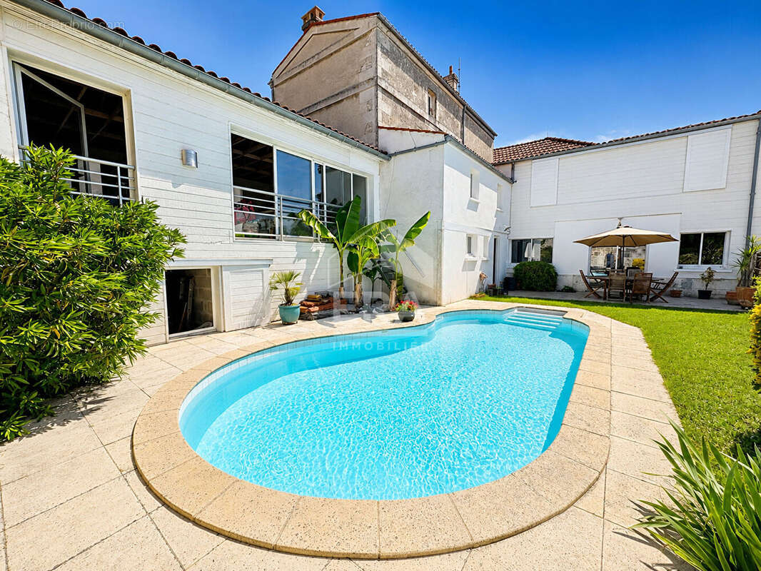 Maison à SAINTES