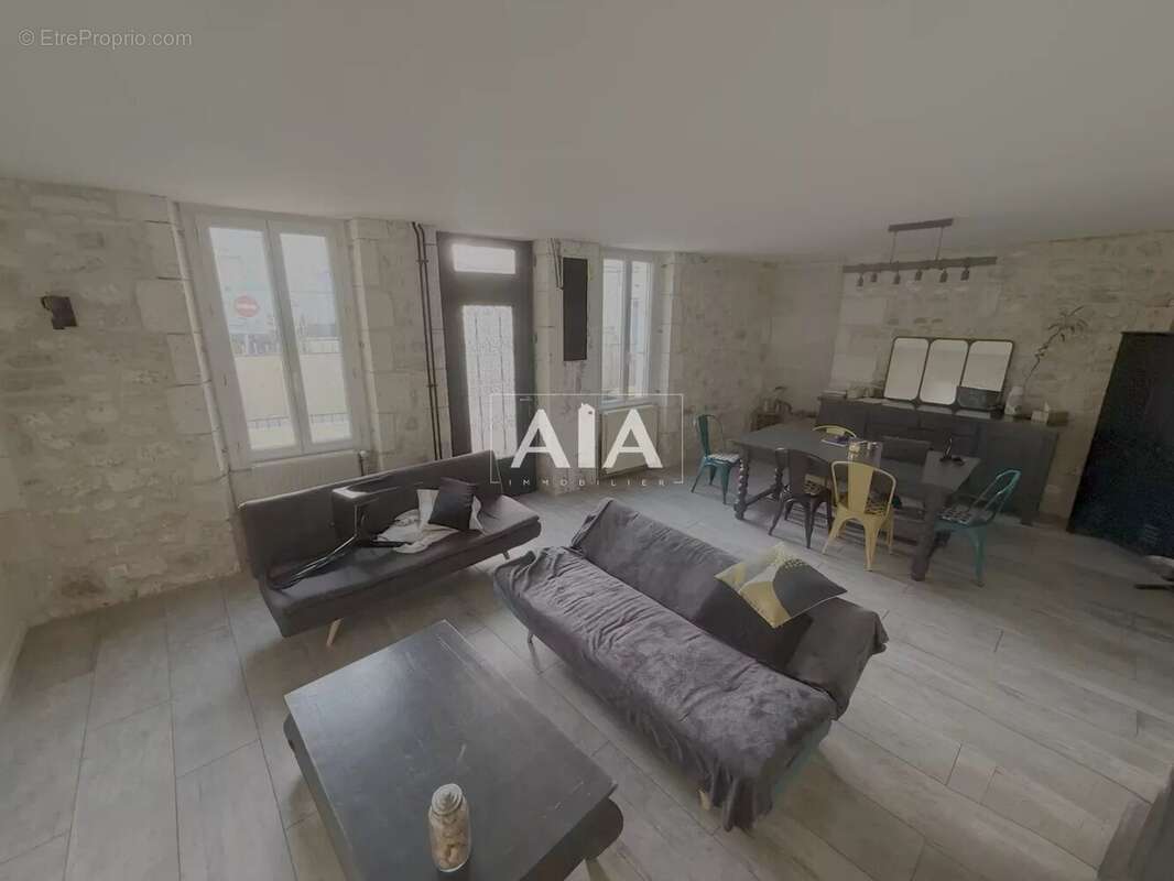 Maison à MAGNAC-SUR-TOUVRE