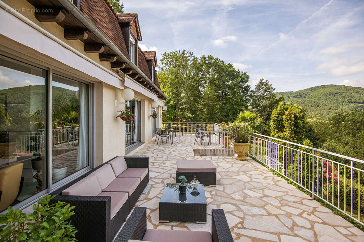 Villa Saint Vincent Du Pendit 10 pièce(s) 325 m2 - photo 3