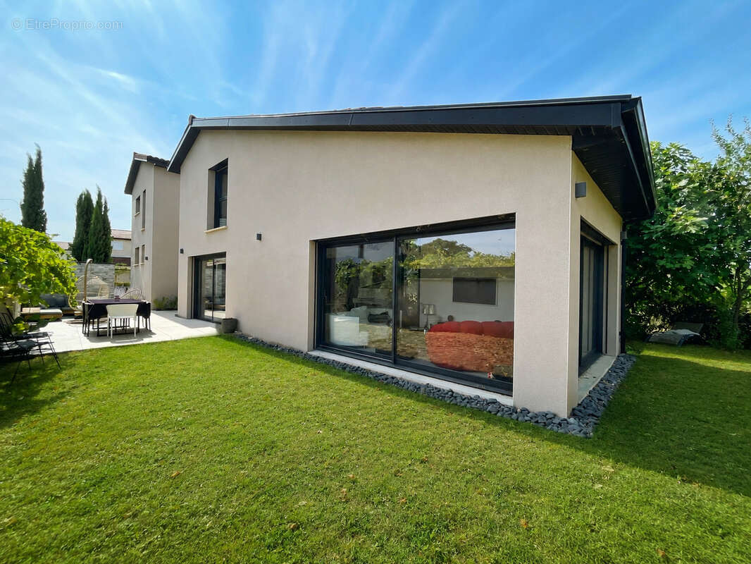 Villa contemporaine d'exception à deux pas du cœur de Vourles - photo 2