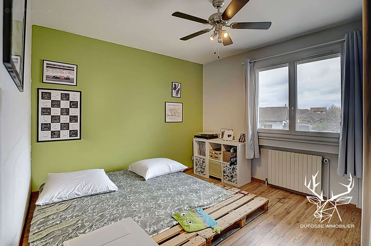 Maison à LA CHAPELLE-DE-LA-TOUR