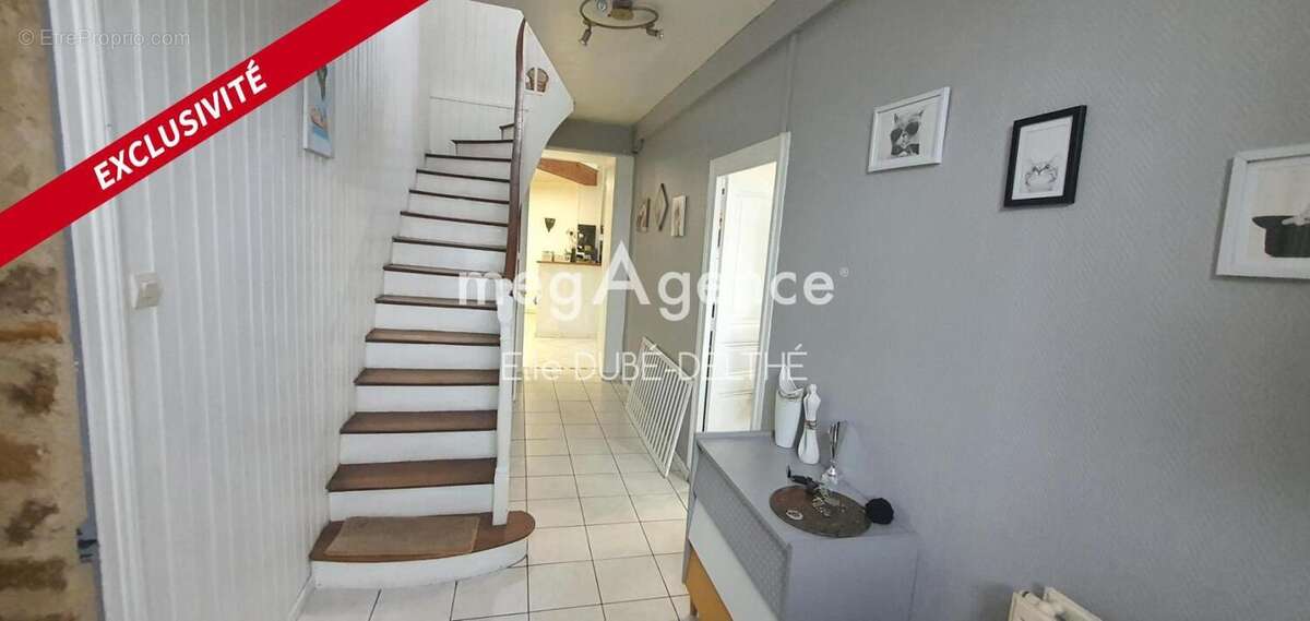 Moutier-sur-Lay en ESCULSIVITE maison en pierres de 170M² environ centre - photo 5