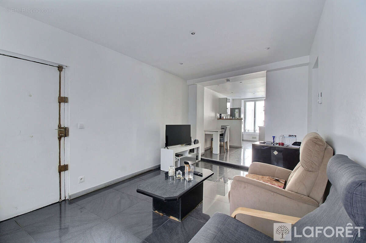 Appartement à LA GARENNE-COLOMBES