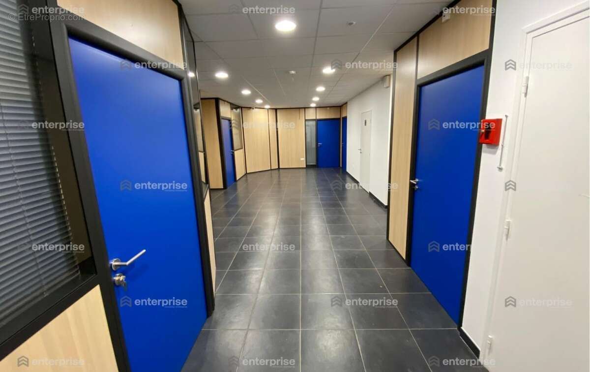 Disponibilité immédiate - à vendre - local d'activités 563m2 - photo 2