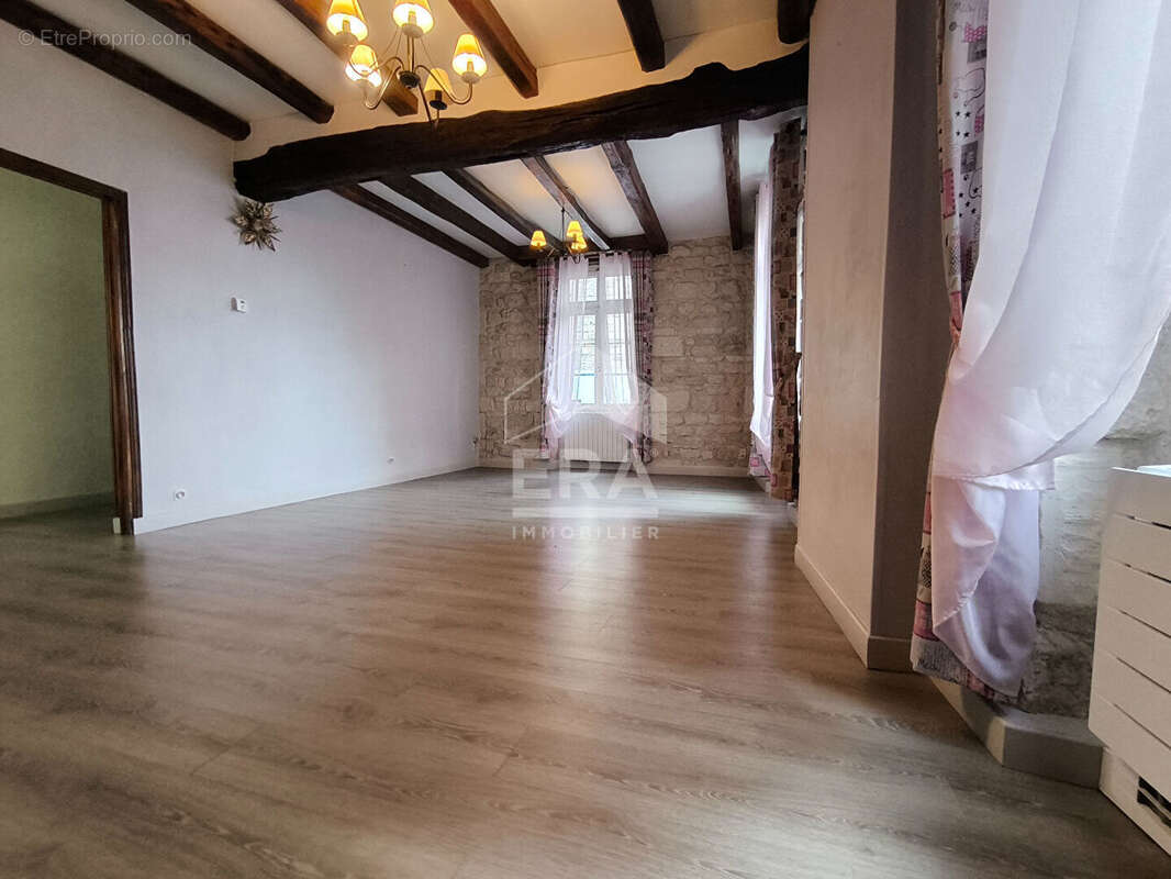 Maison à CONDE-SUR-AISNE