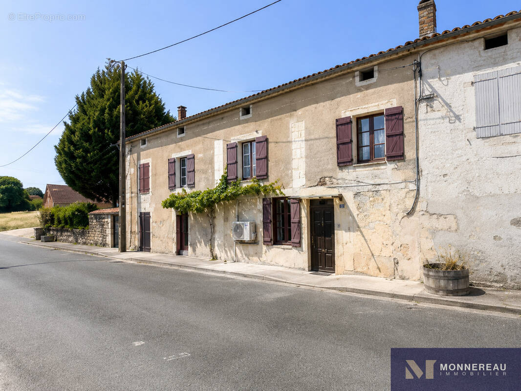 Maison à JUILLAGUET