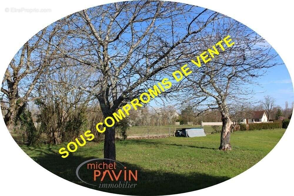 Terrain à LA GUERCHE-SUR-L'AUBOIS