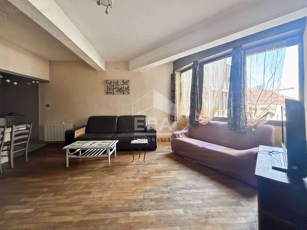 Appartement à MARSEILLE-1E