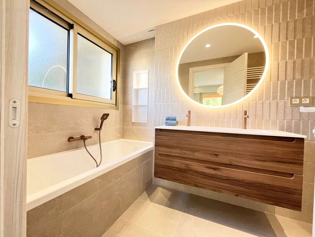 Appartement à LE CANNET