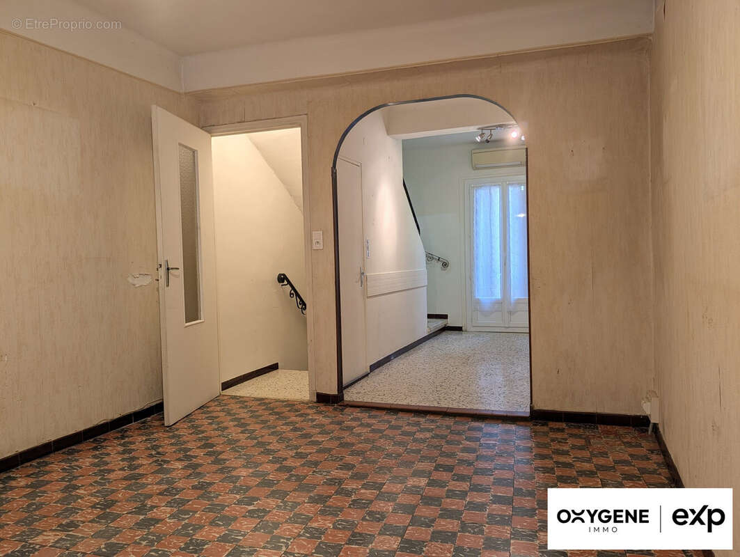 Maison à SAINT-LAURENT-DE-LA-SALANQUE