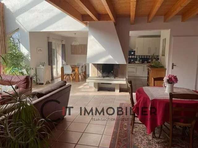 Maison à LA TOUR-DU-PIN