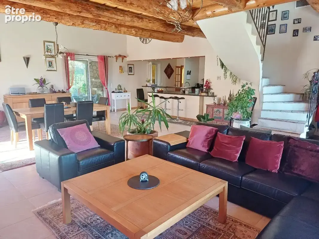 Magnifiqe villa avec vue dégagée, piscine, cuisine d'été et garage - photo 7