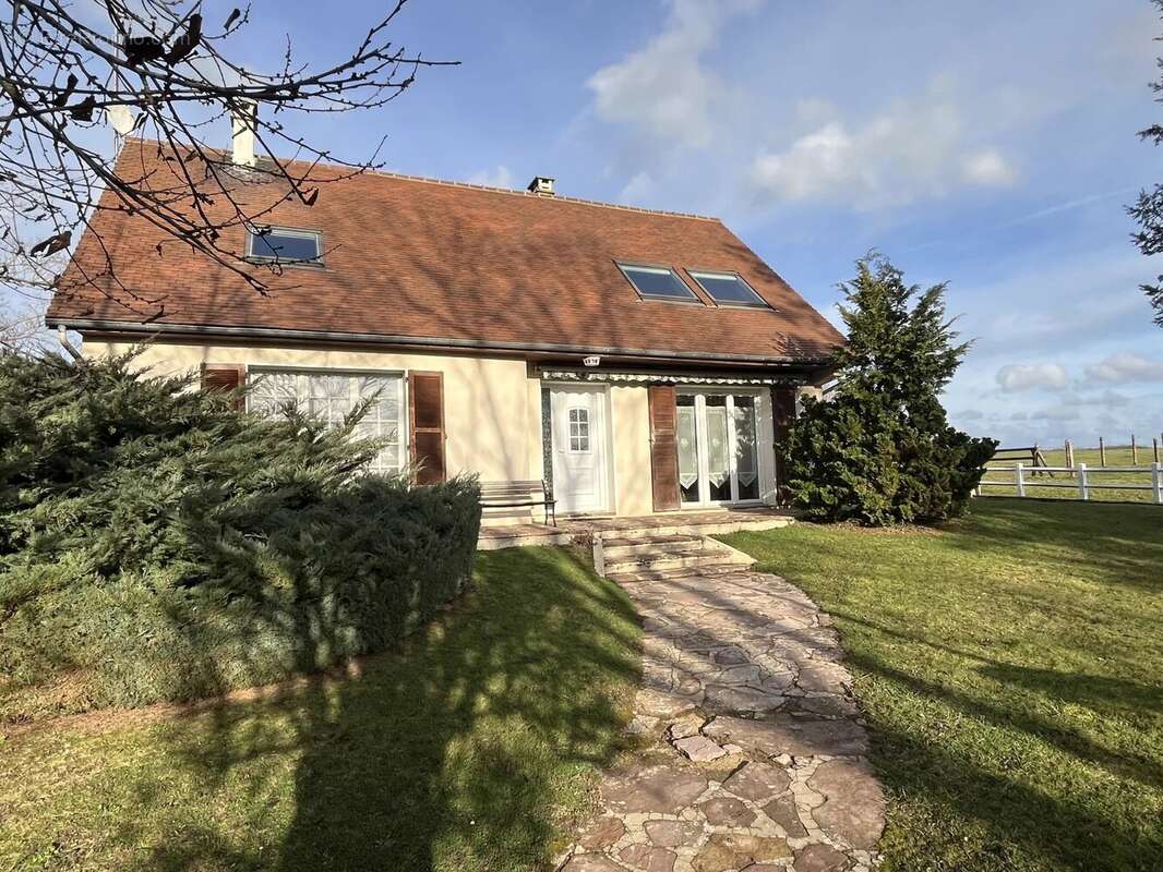 Maison à FAVEROLLES