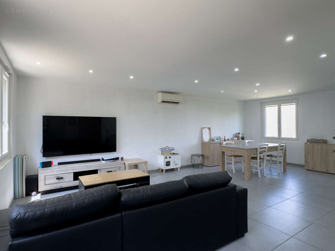 Maison à GUILHERAND-GRANGES