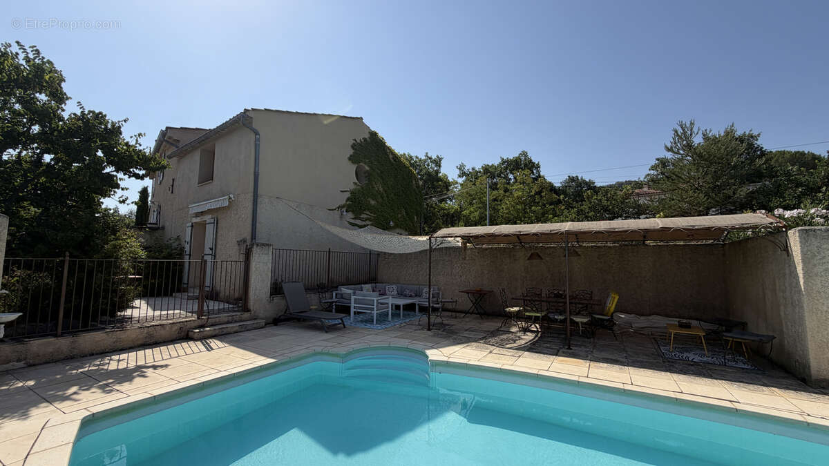 Maison ancienne rénovée avec piscine, chambres d'hôtes, et 1288m2 de parcelle - photo 4