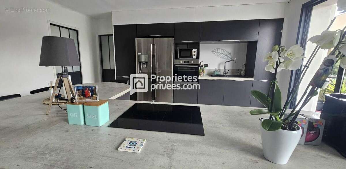 Maison à SAINT-LAURENT-DE-LA-SALANQUE