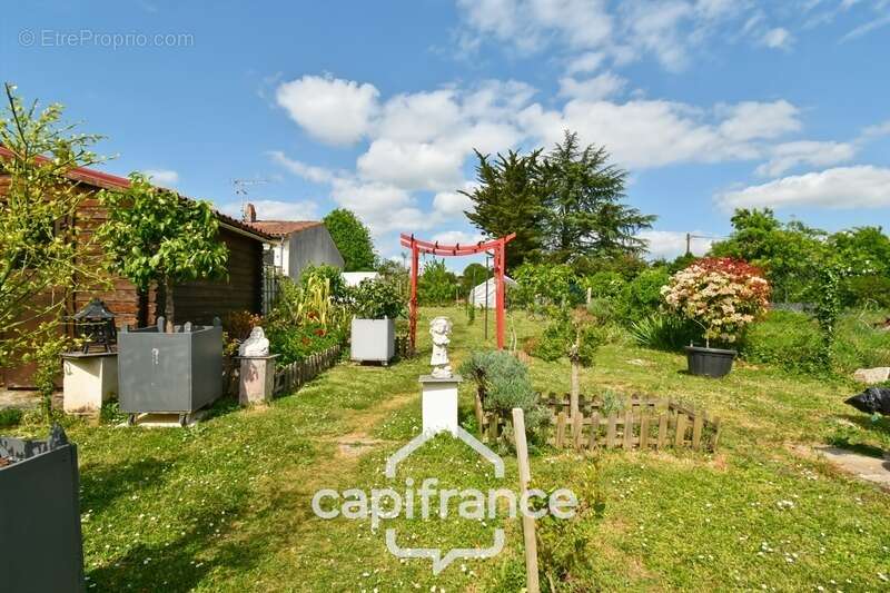 Maison à vendre de plain pied 5 pièces SAINT JEAN D'ANGELY (17) sur une parcelle de 1012m² - photo 11