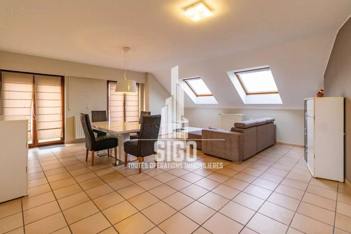 Appartement à MEZERES