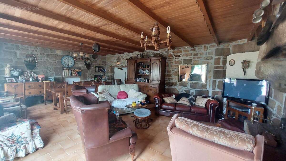 Maison de charme à la campagne - Plus de 15000m² de terrain - photo 4