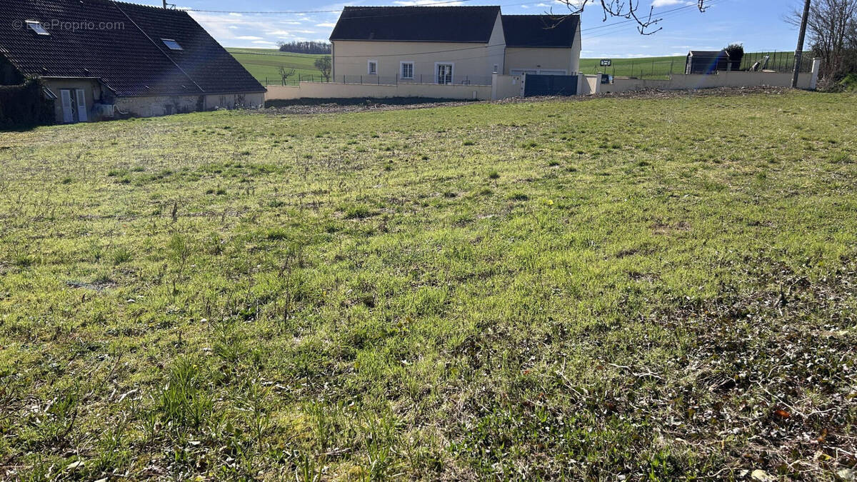 Terrain à CHARBUY