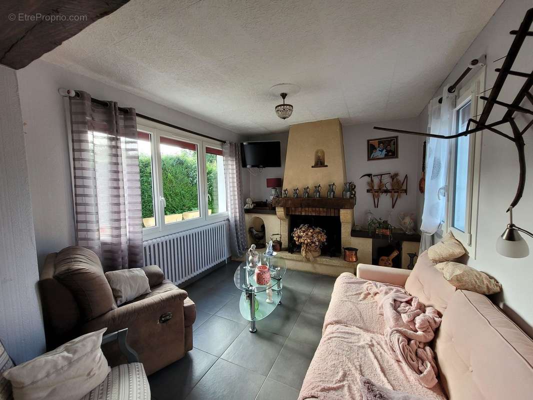 Maison à SAINT-HILAIRE-LE-CHATEL