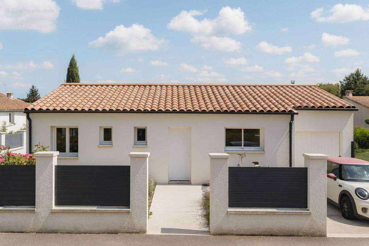 Terrain à LAGRAVE