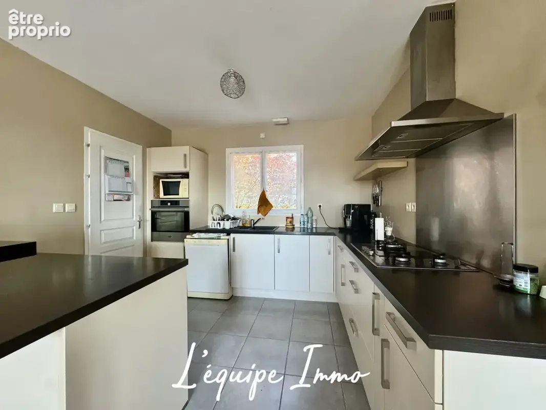 Villa T5 de plain-pied avec piscine et jardin de 1760 m2 - photo 8
